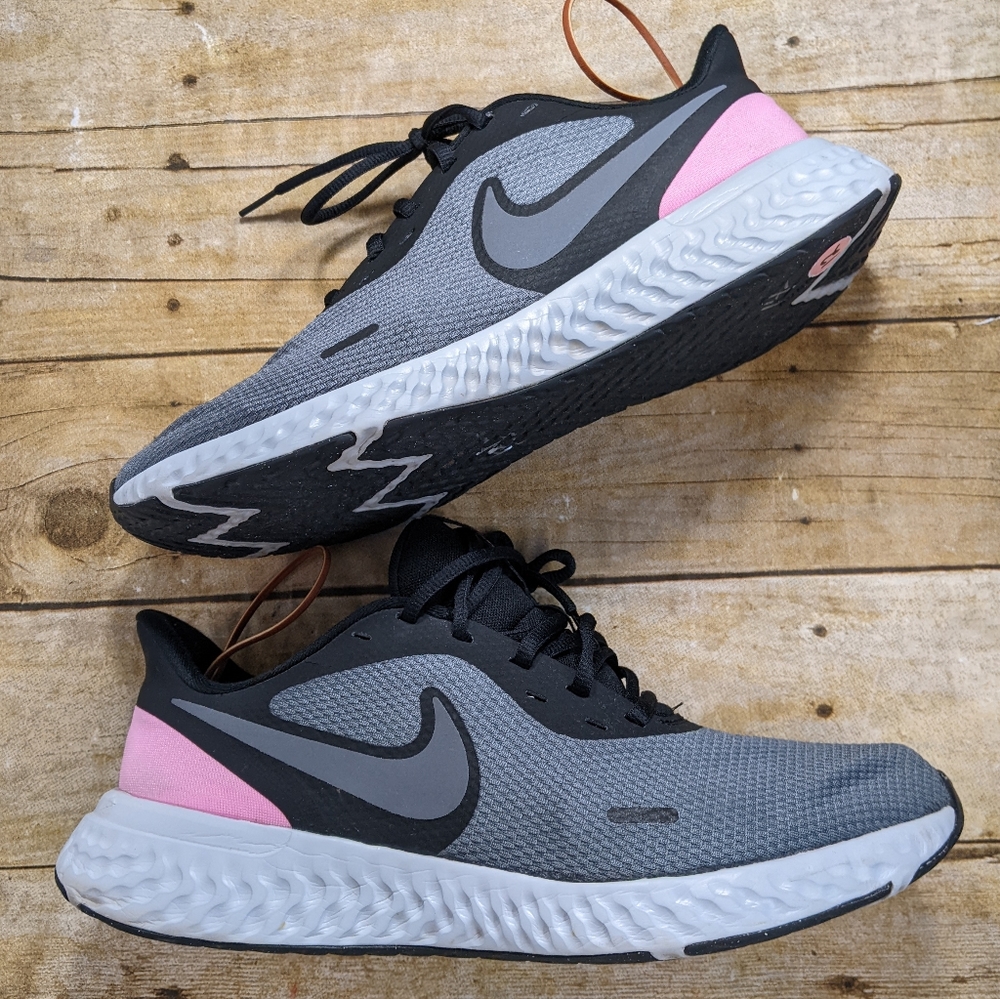 Nike revolution 5